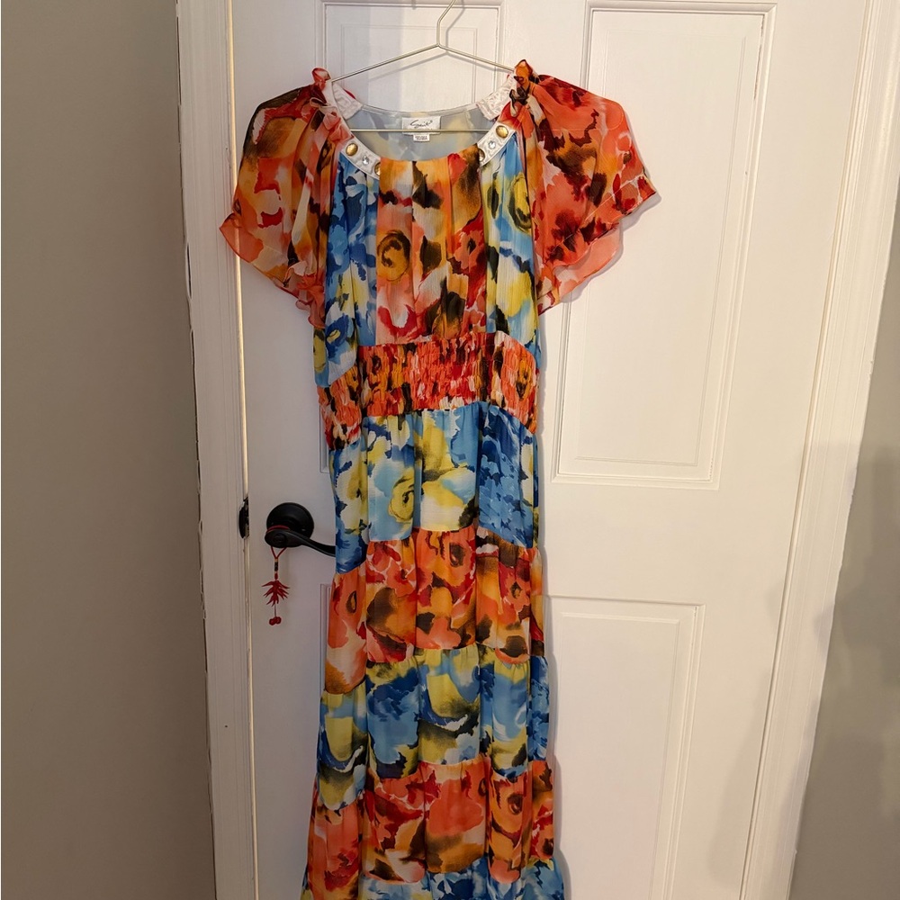Colorful Maxi Dress with Ruffled Sleeves